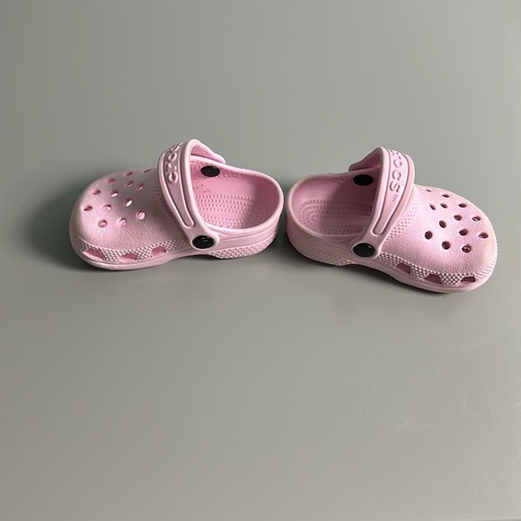 Crocs, baby pink infant C2/3 - Picture 2 of 5